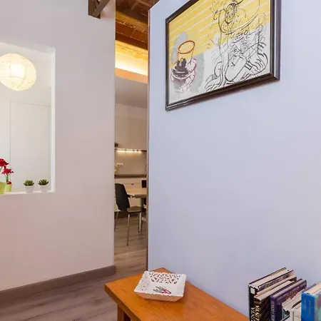 Charming 3 Bdr-2 Bthr In Gracia Apartment *