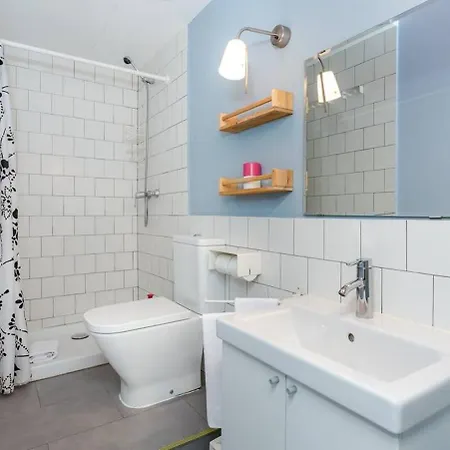 Charming 3 Bdr-2 Bthr In Gracia Apartment *